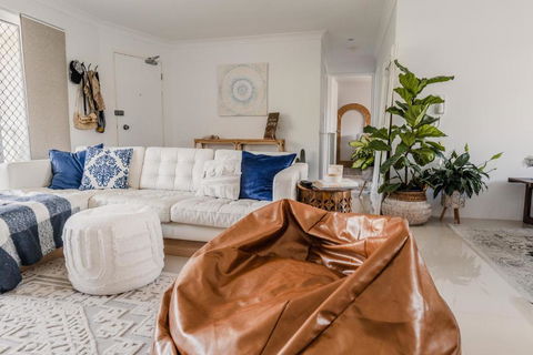 HEART OF BURLEIGH Holiday Villa - Perfect Location With Pools - Tweed Heads Accommodation 2