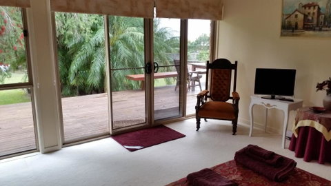 Hilltop Hideaway - Tweed Heads Accommodation 2
