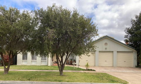 HOME STAY Queen Room With Shared Bathroom - Tweed Heads Accommodation 2