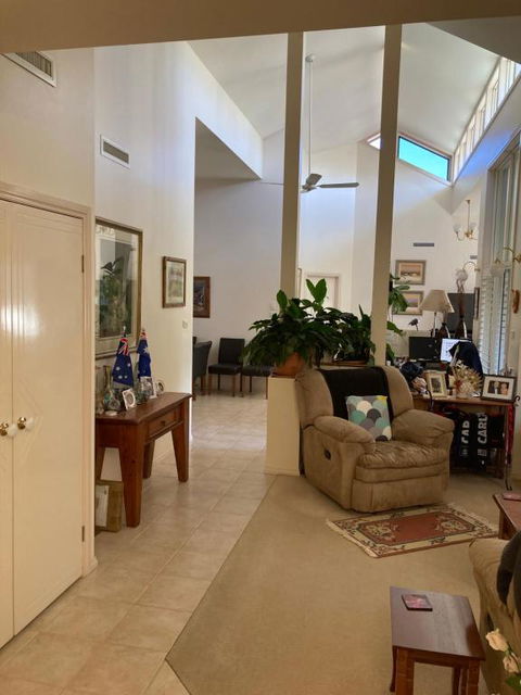 HOME STAY Queen Room With Shared Bathroom - Tweed Heads Accommodation 3