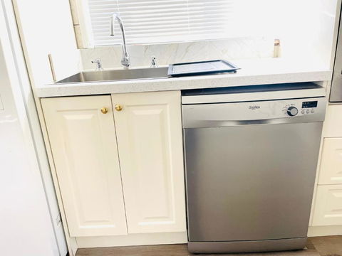 House In Thomastown - Tweed Heads Accommodation 3