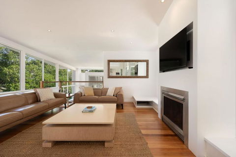 Iconic Noosa Beach House In McAnally Drive Sunshine Beach - Tweed Heads Accommodation 1
