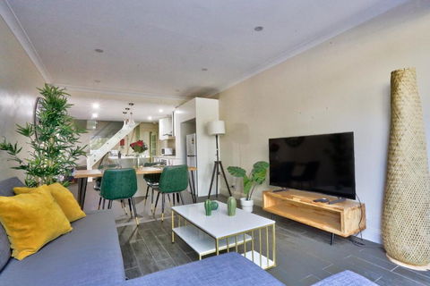 Ideal 3 Bedroom House City Centre Glebe 2 E-Bikes Included - Tweed Heads Accommodation 2