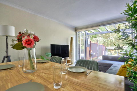 Ideal 3 Bedroom House City Centre Glebe 2 E-Bikes Included - Tweed Heads Accommodation 3