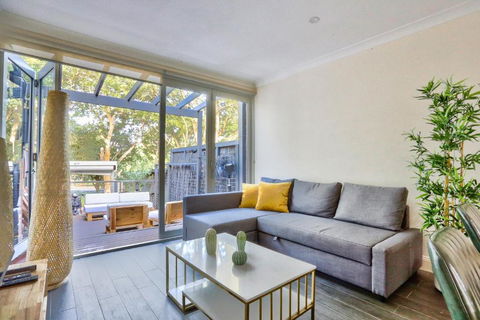 Ideal 3 Bedroom House City Centre Glebe 2 E-Bikes Included - Tweed Heads Accommodation 0