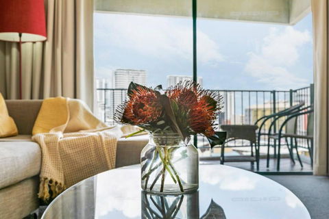 Incredible Harbourfront Home Away From Home - Tweed Heads Accommodation 1