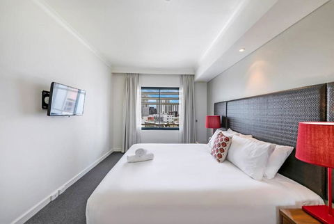Incredible Harbourfront Home Away From Home - Tweed Heads Accommodation 3