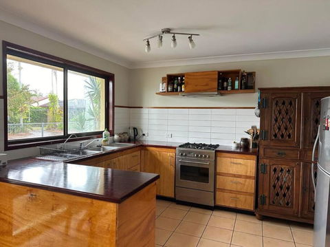 House And Van On The River - Tweed Heads Accommodation 2