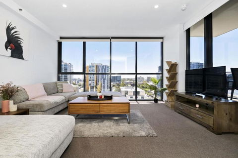 Isaac - The Cityscape View Apartment - Tweed Heads Accommodation 2