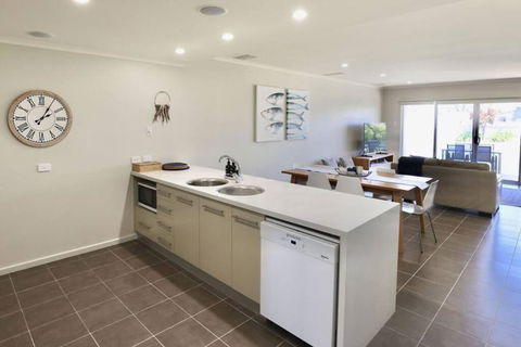 Iona Blue 3 Bedroom Townhouse 200m To Restaurants & Shops - Tweed Heads Accommodation 2