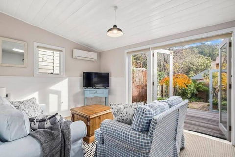 Irresistible Renovated 1840 Inner-city Cottage - Tweed Heads Accommodation 2