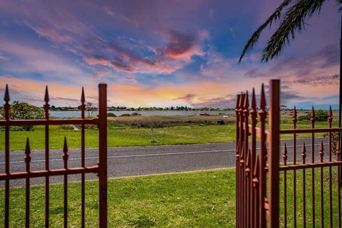 Island River View - Tweed Heads Accommodation 2
