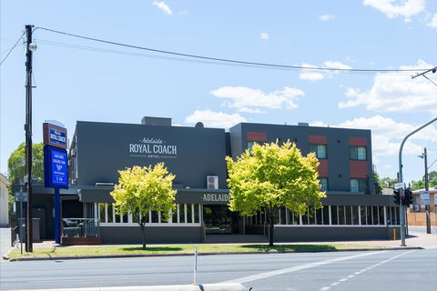 Adelaide Royal Coach - Tweed Heads Accommodation 0