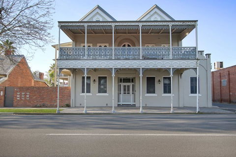Albury Suites - Waterstreet - Tweed Heads Accommodation 0