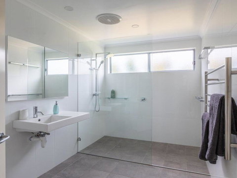 Aloha - Direct Beach Access From Property - Tweed Heads Accommodation 3