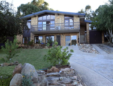 Alpine Apartment - Great Location With Views Of Lake Jindabyne - Tweed Heads Accommodation 0