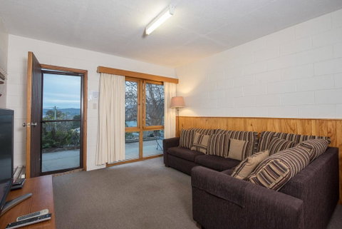 Alpine Apartment - Great Location With Views Of Lake Jindabyne - Tweed Heads Accommodation 1