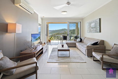 Amazing Ocean Views, Pool, Award Winning Location, Airlie Beach - Tweed Heads Accommodation 3