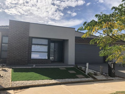 Apple House Tarneit North - Tweed Heads Accommodation 0