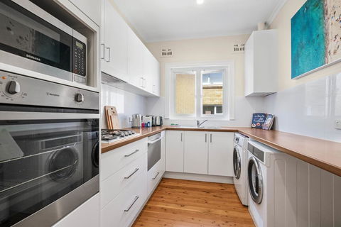 Art Deco Apartment Steps From Harbour And Beach - Tweed Heads Accommodation 2