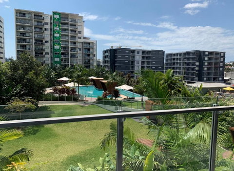 Art-Inspired, Designer APT In The Vibrant Area - Tweed Heads Accommodation 3