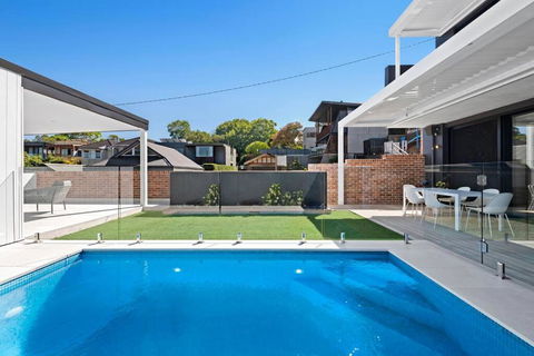 Luxury NEW 5BDRM Oasis With Heated Pool - Tweed Heads Accommodation 0