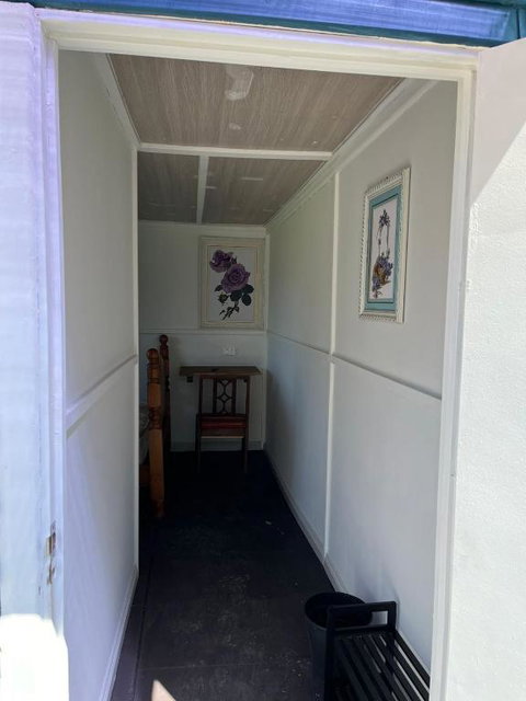 Master Bedroom Opposite To Deakin University - Tweed Heads Accommodation 3