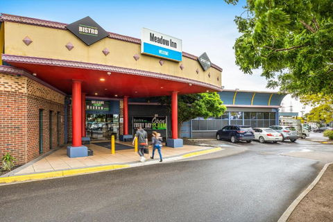 Meadow Inn Hotel-Motel - Tweed Heads Accommodation 0