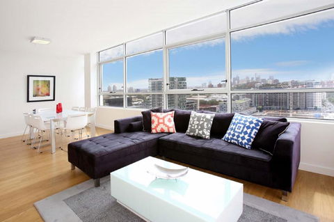 Moore To See - Modern And Spacious 3BR Zetland Apartment With Views Over Moore Park - Tweed Heads Accommodation 2