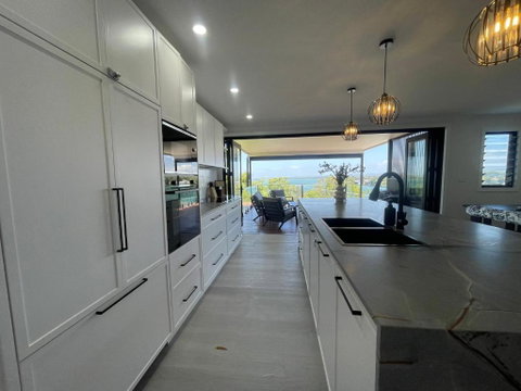 Mirrabooka Magic - Luxury By The Lake - Tweed Heads Accommodation 1