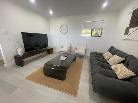 Mirrabooka Magic - Luxury By The Lake - Tweed Heads Accommodation 3