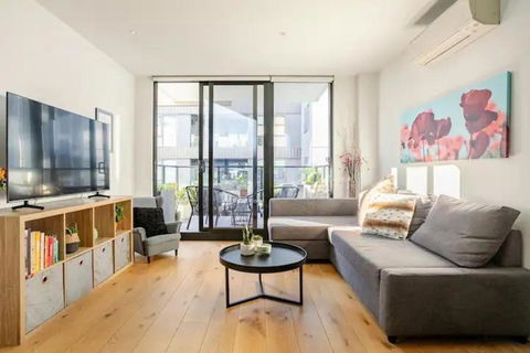 Modern 1BD ; Pool, Gym, Secure Underground Carpark - Tweed Heads Accommodation 1