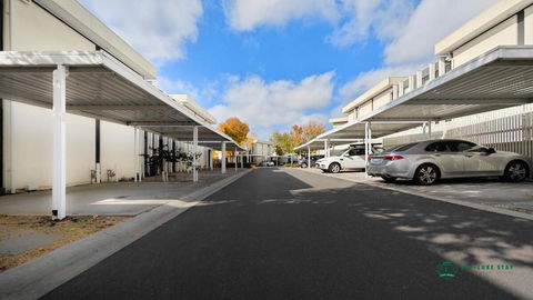 Modern 2-Bedroom Townhouse Near DFO & RMIT - Tweed Heads Accommodation 2