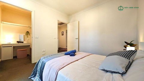 Modern 2-Bedroom Townhouse Near DFO & RMIT - Tweed Heads Accommodation 3
