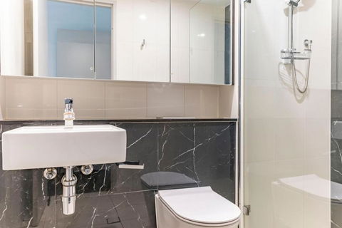 Modern 2B With Loft Bed Parking Central Mascot - Tweed Heads Accommodation 1