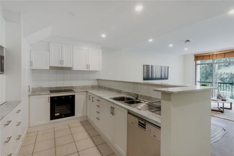 Modern Apartment In The Heart Of Canberra - Tweed Heads Accommodation 3