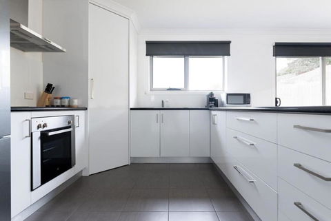 Modern Delight: Cosy Home With Parking - Tweed Heads Accommodation 2