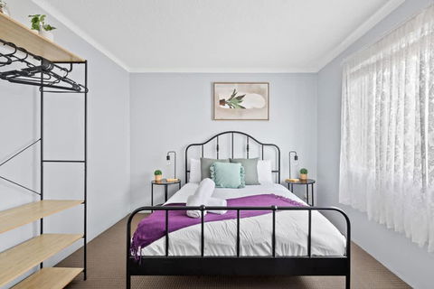 Modern Private Double Room - Central Spot At Liverpool - Shared Bathroom - Tweed Heads Accommodation 0