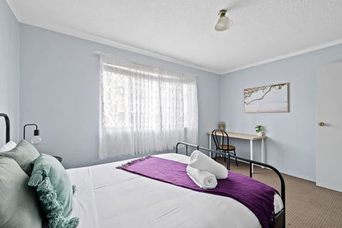 Modern Private Double Room - Central Spot At Liverpool - Shared Bathroom - Tweed Heads Accommodation 1