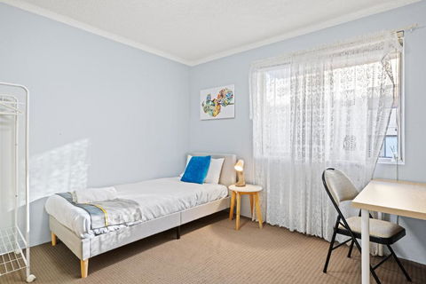 Modern Private Single Room - Centrally Located At Liverpool - Shared Bathroom - Tweed Heads Accommodation 0