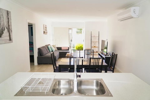 Modern Style Unit 2 Deer Park - Tweed Heads Accommodation 1