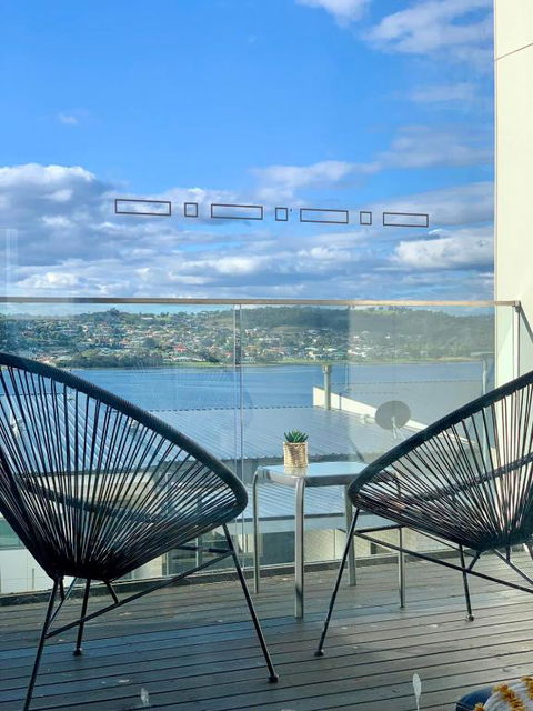 Modern Villa With Water View - Tweed Heads Accommodation 2