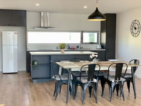 Modern Villa With Water View - Tweed Heads Accommodation 1