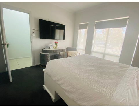 Modern Private Room With Ensuite - Tweed Heads Accommodation 1