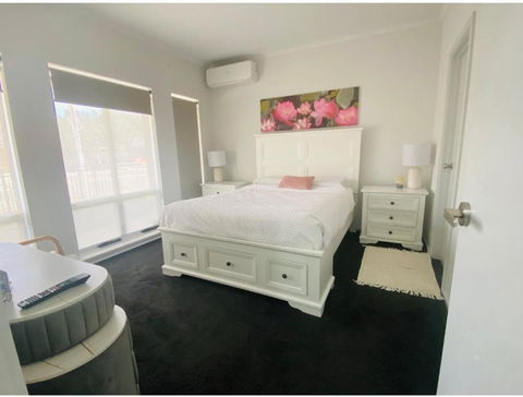 Modern Private Room With Ensuite - Tweed Heads Accommodation 0