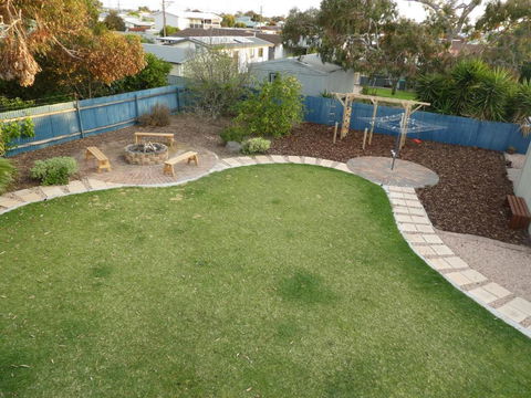 Moonta Bay Stylish Large Home 3 Min Walk From Beach And Jetty - Tweed Heads Accommodation 3