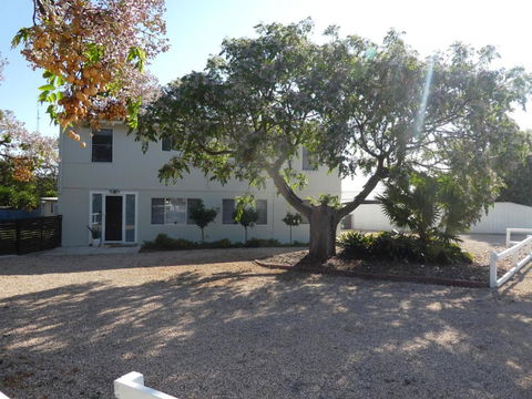 Moonta Bay Stylish Large Home 3 Min Walk From Beach And Jetty - Tweed Heads Accommodation 2