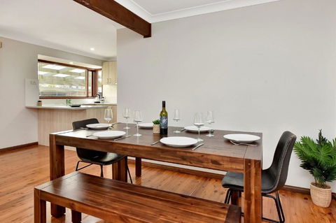 NEW PropertyBreezy Bayside Haven At Brightwaters - Tweed Heads Accommodation 3
