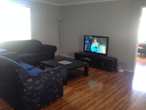 Mystic Blue And Green Meadow - Tweed Heads Accommodation 1
