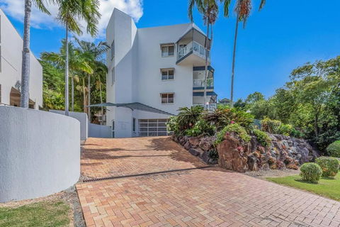 NEW! 2BR Whitsundays Oasis W/ Ocean Views - Tweed Heads Accommodation 3